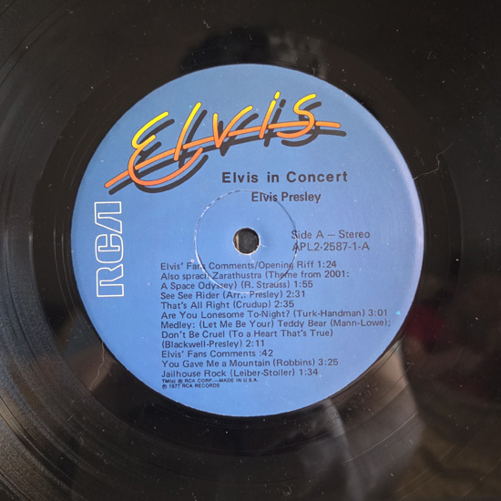 Lado A - Elvis In Concert