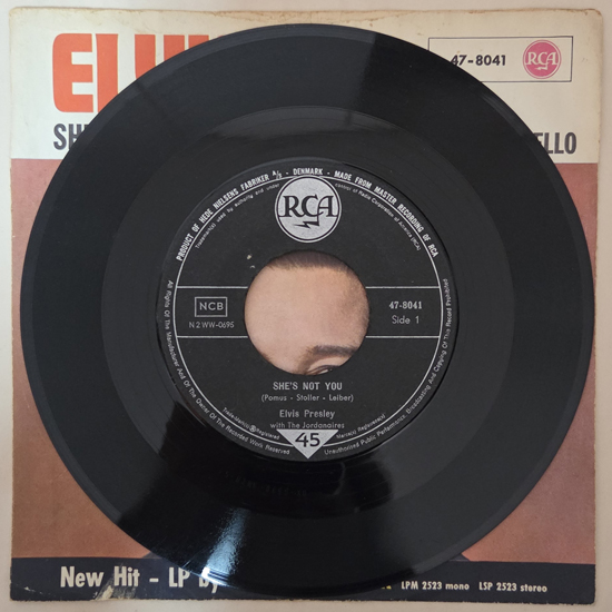 Lado A - She’s Not You / Just Tell Her Jim Said Hello